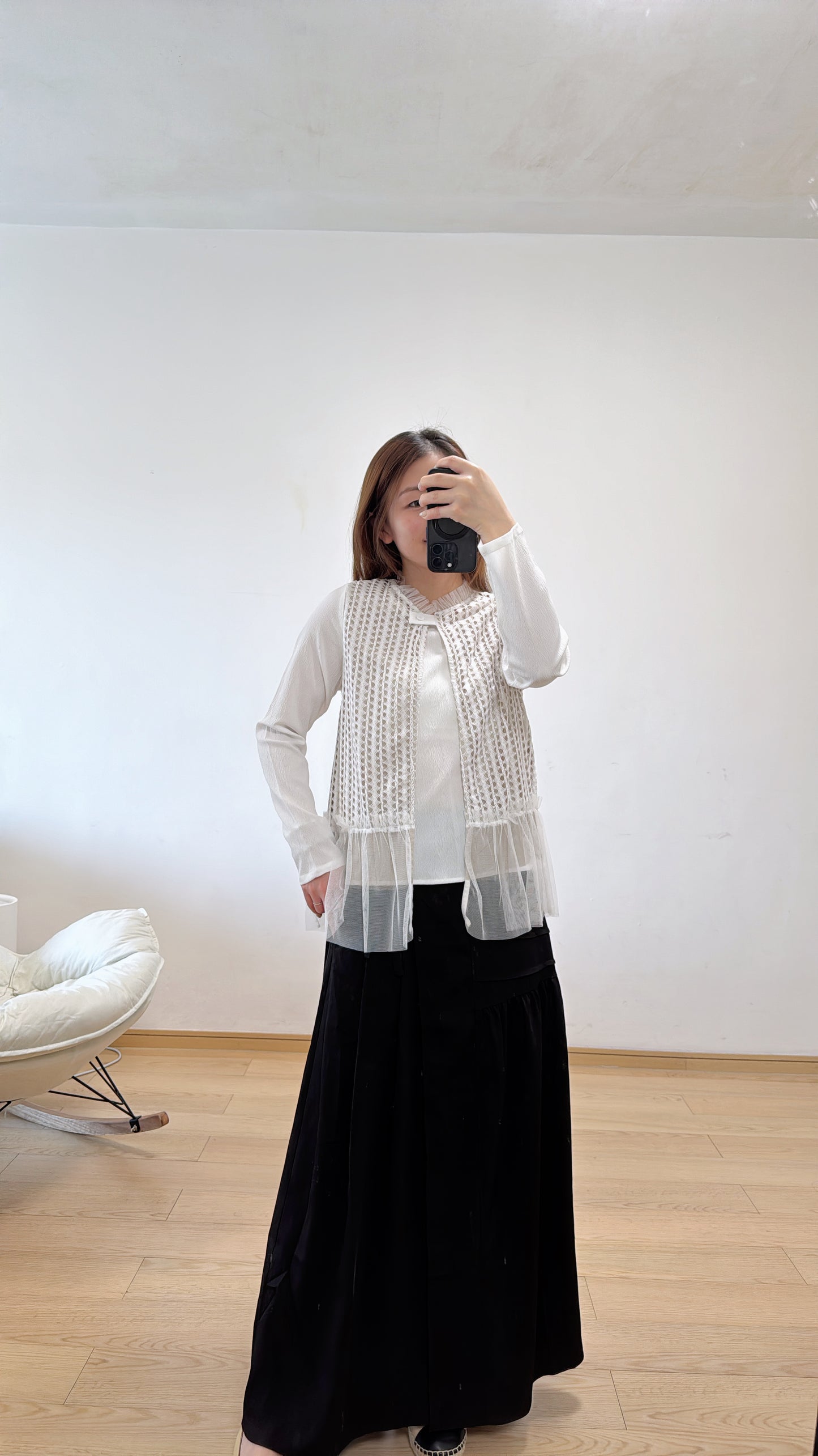 B43310《網網拼ruffles TOP》兩色 (白/黑色）