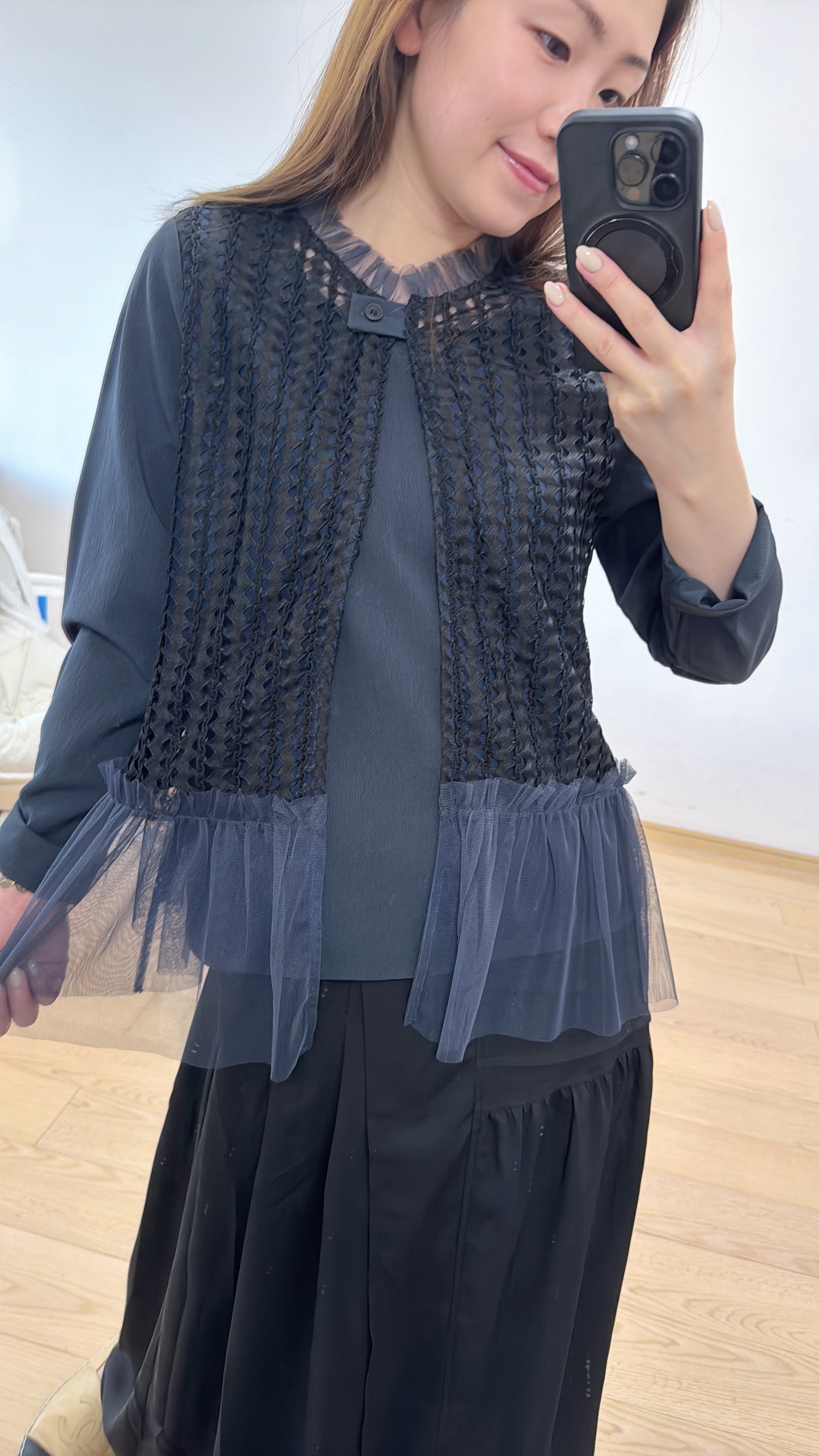 B43310《網網拼ruffles TOP》兩色 (白/黑色）